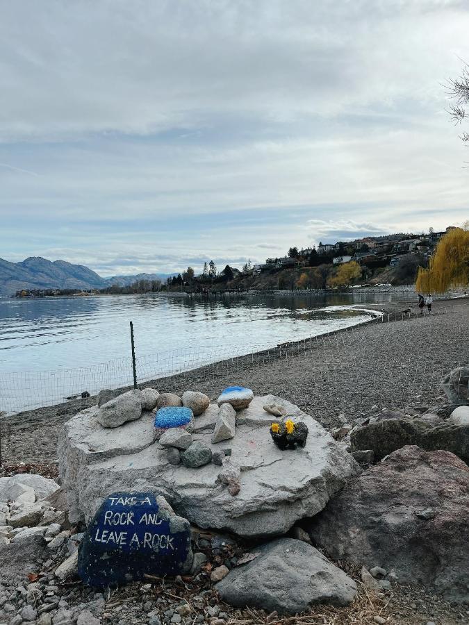 Peaceful And Spacious Lake View ウェストケロウナ エクステリア 写真
